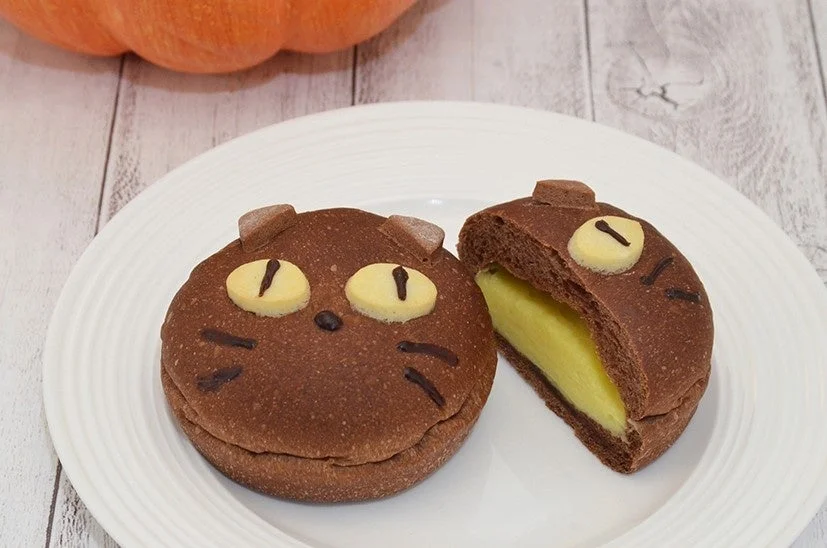 猫の顔を模したチョコレートパン