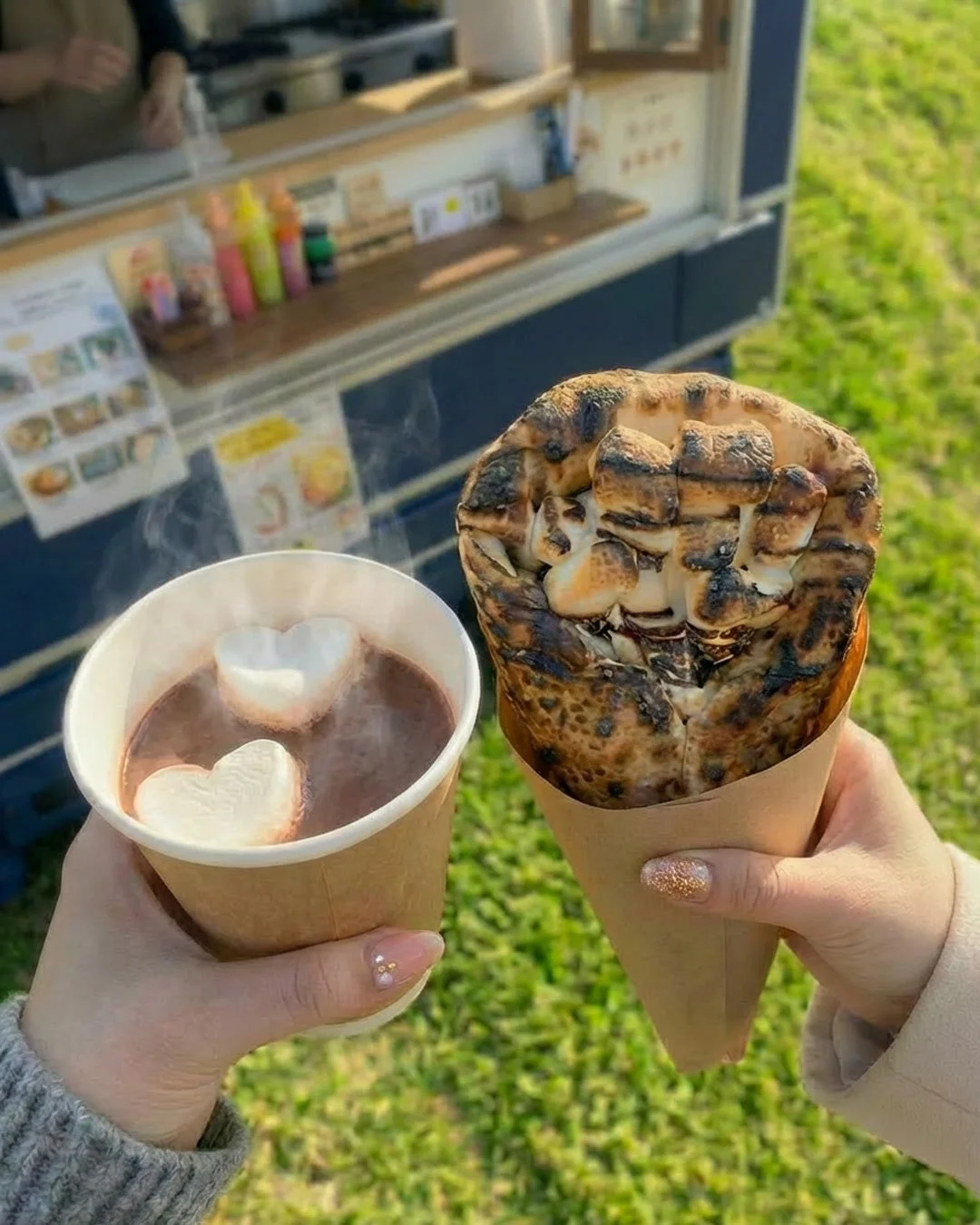 ホットチョコレートとクレープ