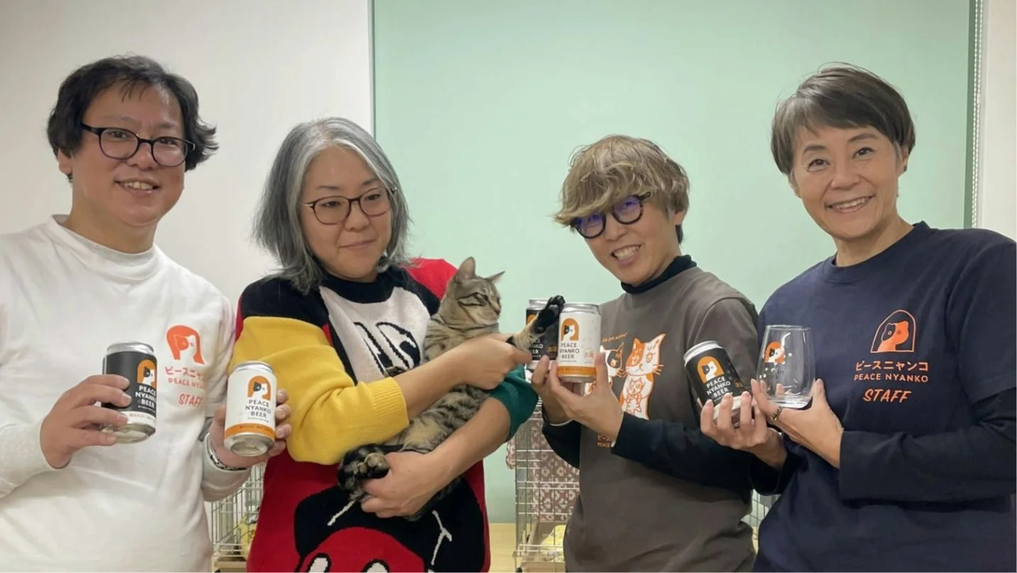 ピースニャンコスタッフと猫
