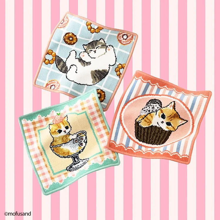 デザートモチーフの可愛い猫が描かれたタオルハンカチ