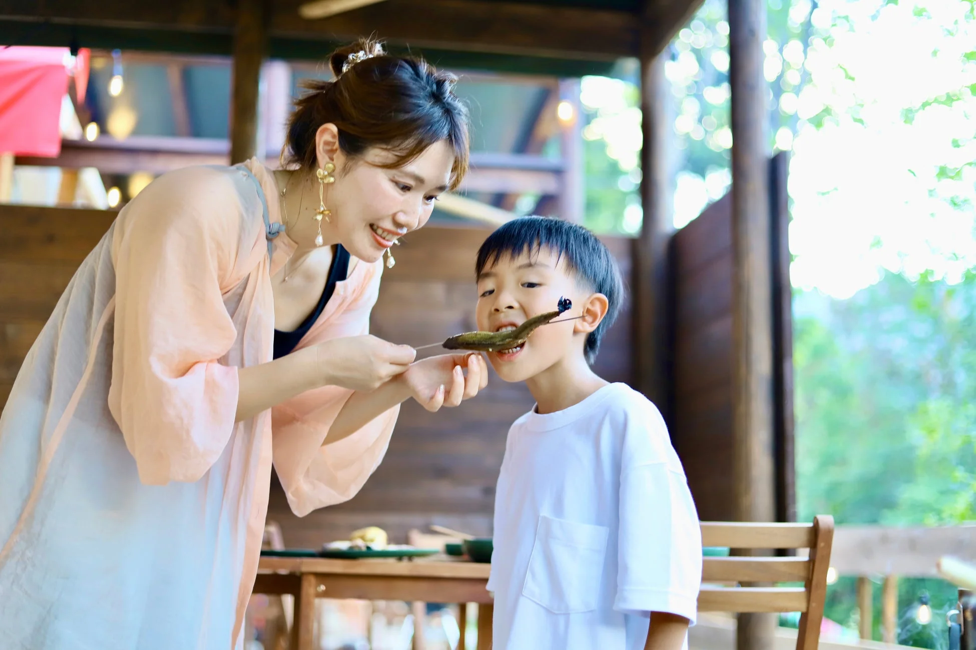 親子で楽しむBBQの様子
