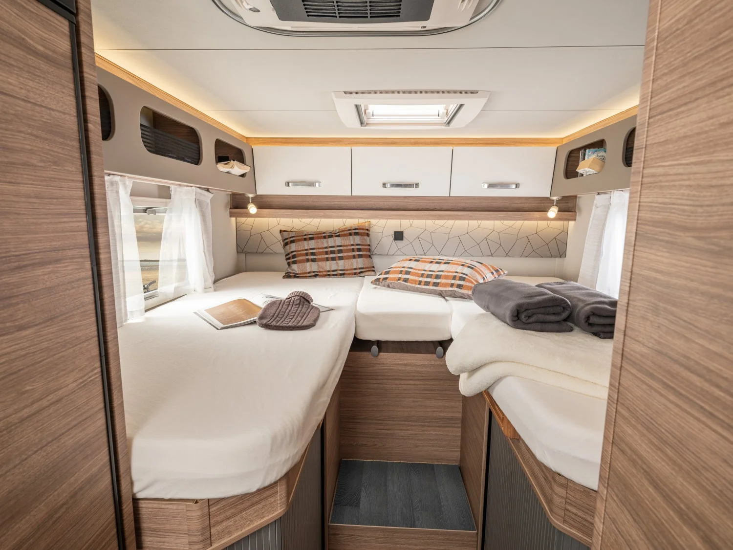 WEINSBERG｜CaraCompact Suite MB 640 MEG EDITION [PEPPER]の快適な寝室