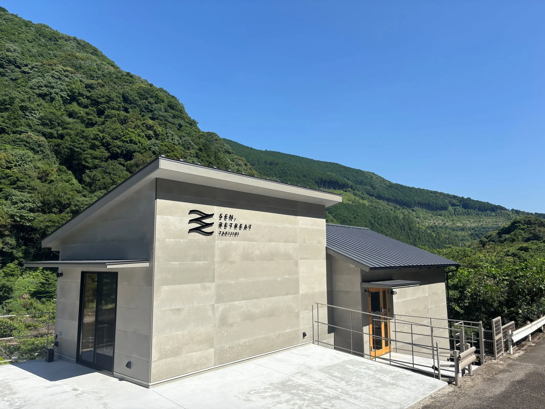 SEN.RETREAT TAKIJIRIの外観
