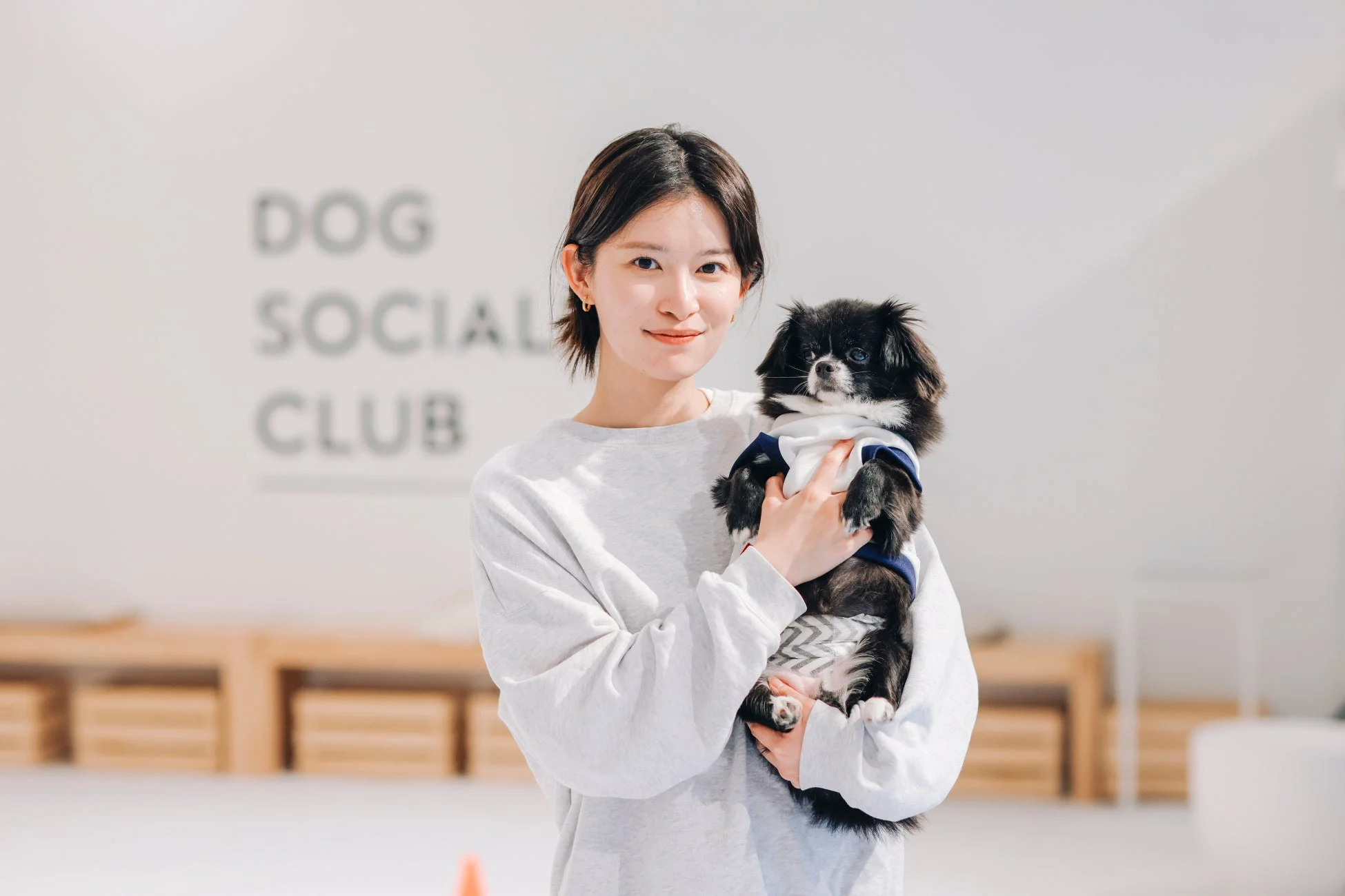 女性と犬
