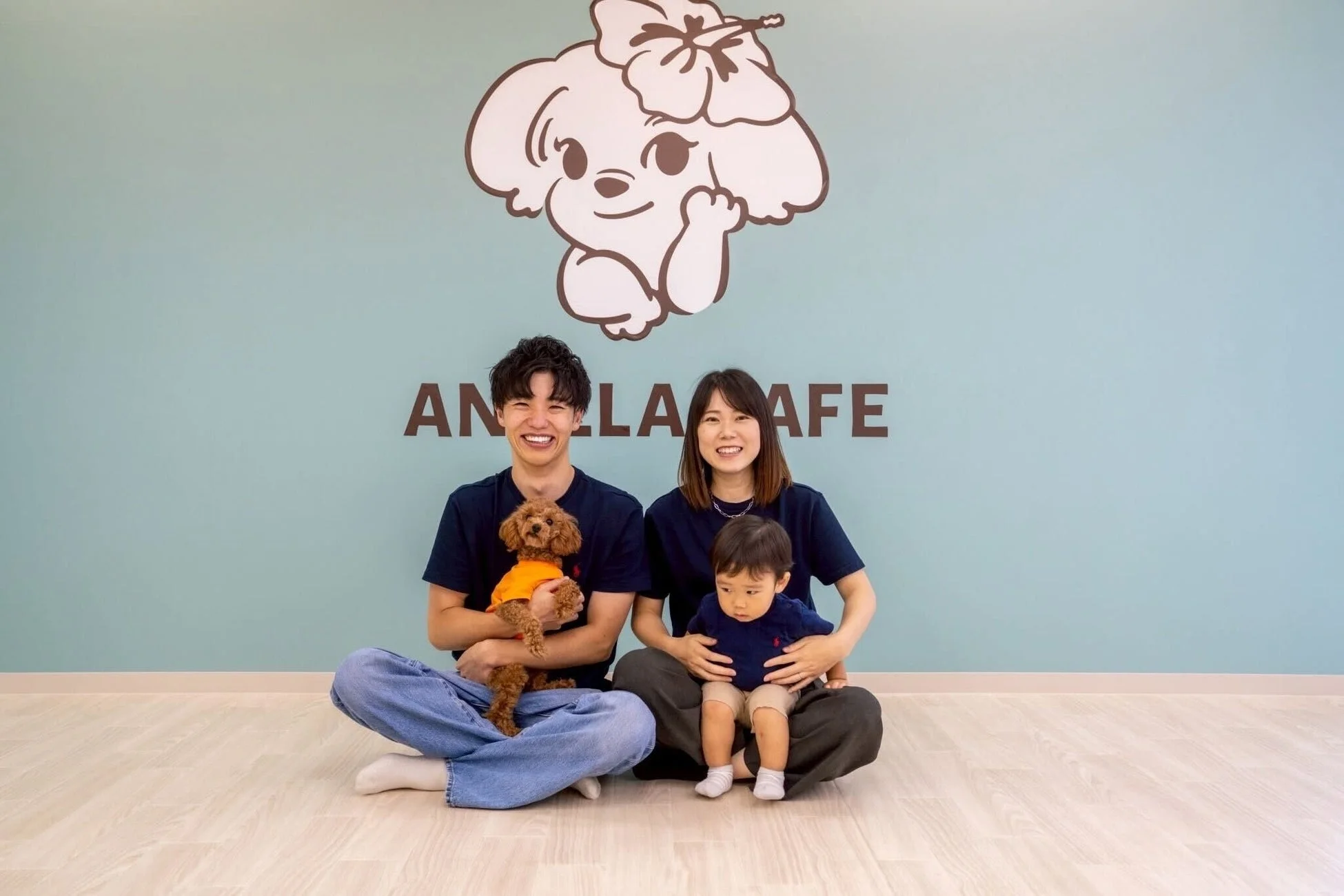 ANELLA CAFEの家族と犬の画像