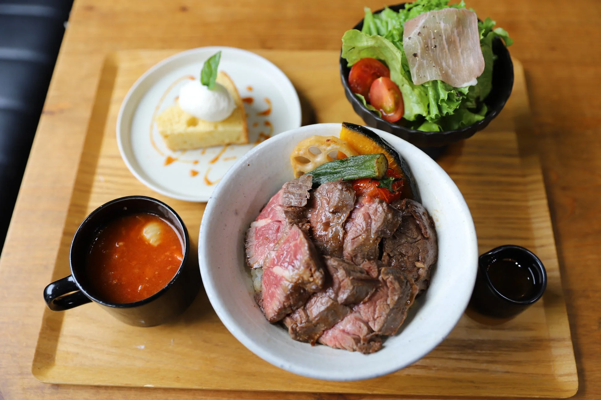 ローストビーフ丼セット