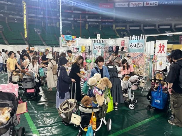 ペットイベントのグッズ販売コーナー