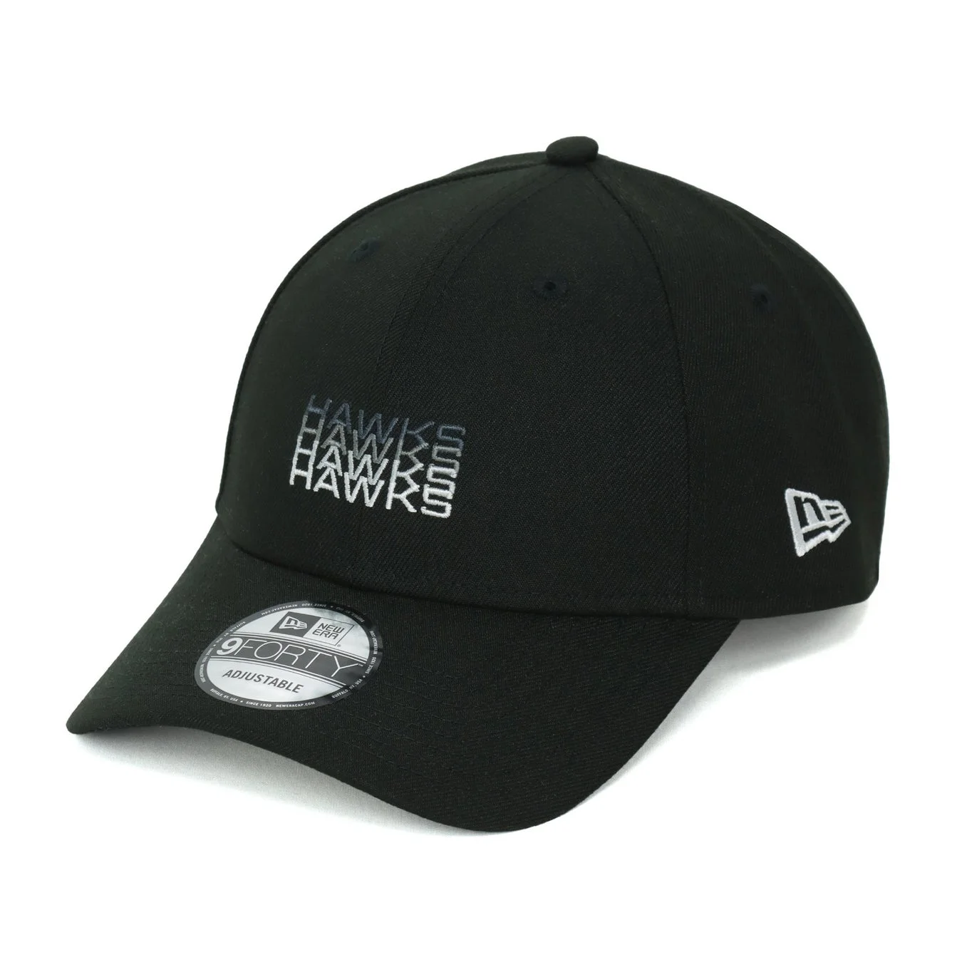 HAWKSロゴ入りの黒いキャップ