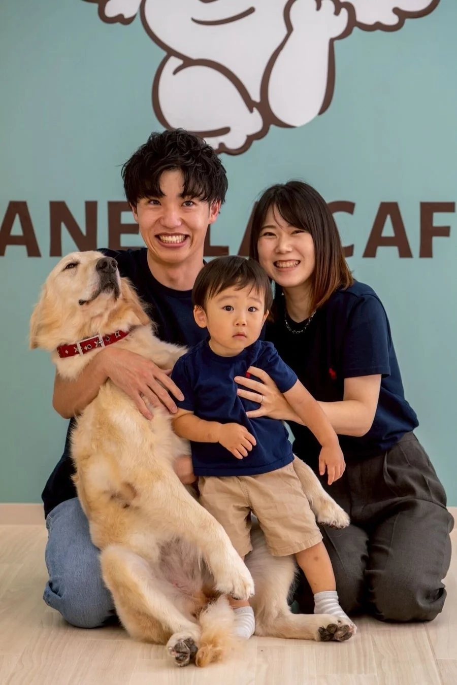 家族とゴールデンレトリバー