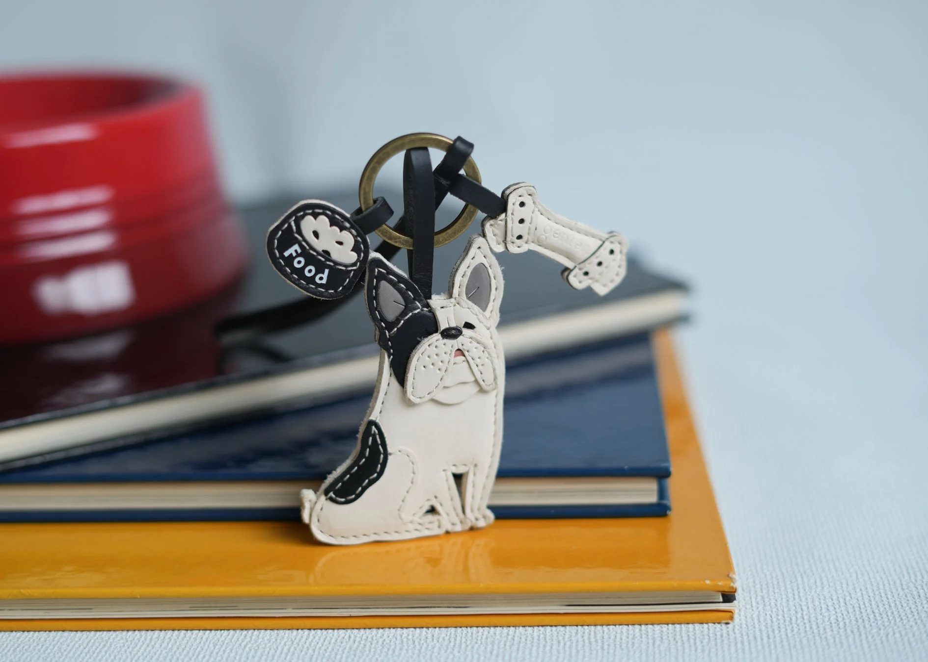 フレンチブルドッグの革製キーホルダー