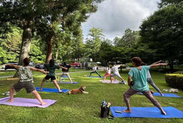 愛犬と最高の夏を！富士山麓でヨガ、BBQ、焚き火カフェを楽しめるフジプレミアムリゾートの夏季限定プログラム