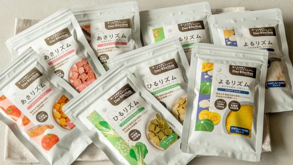 愛犬のおやつに「食べる時間」という新発想！時間栄養学から生まれた「デイリズム」で愛犬の毎日をもっとハッピーに！