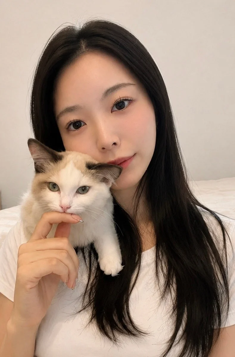 女性と猫