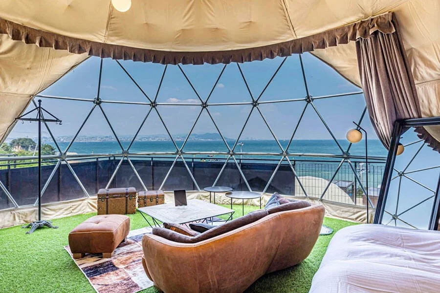 グランピングリゾート Awajiのドームテント内部