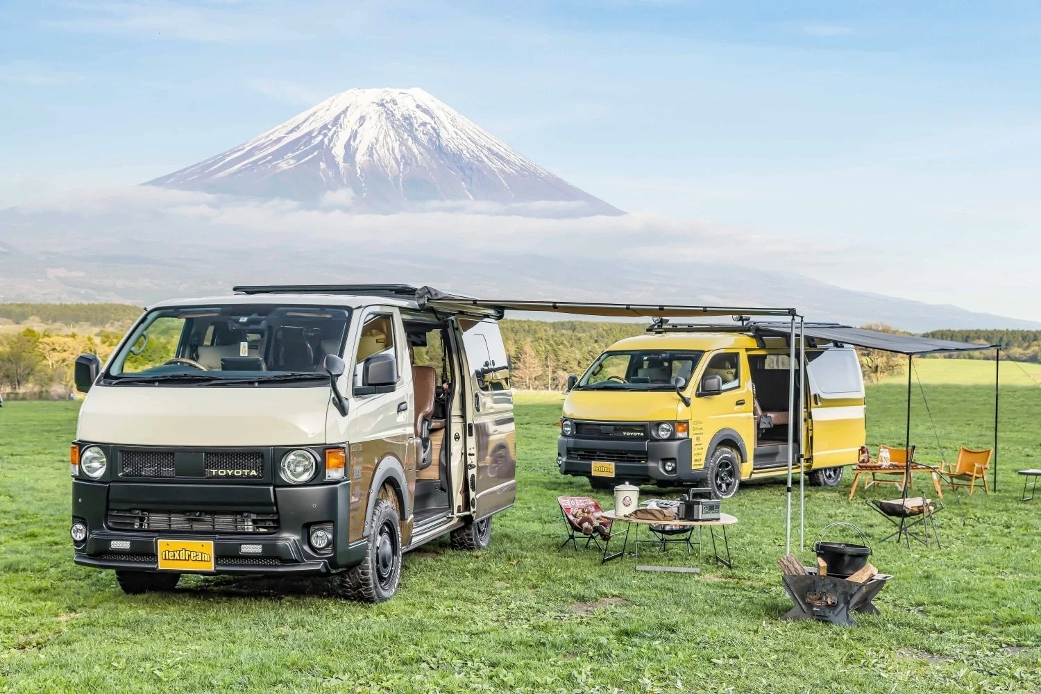 キャンピングカーと富士山