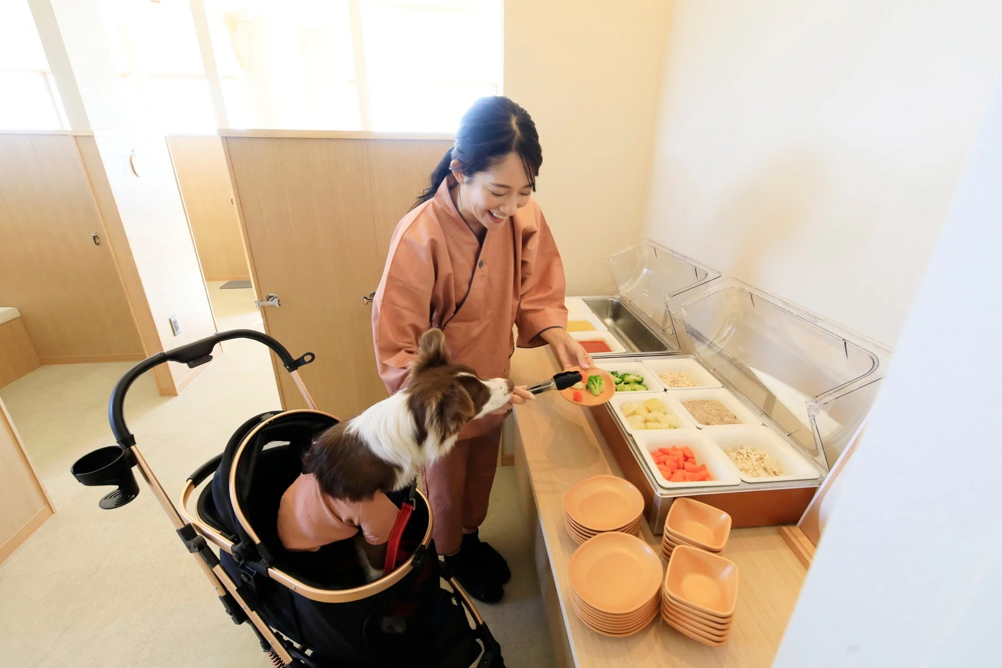 犬用ビュッフェの様子