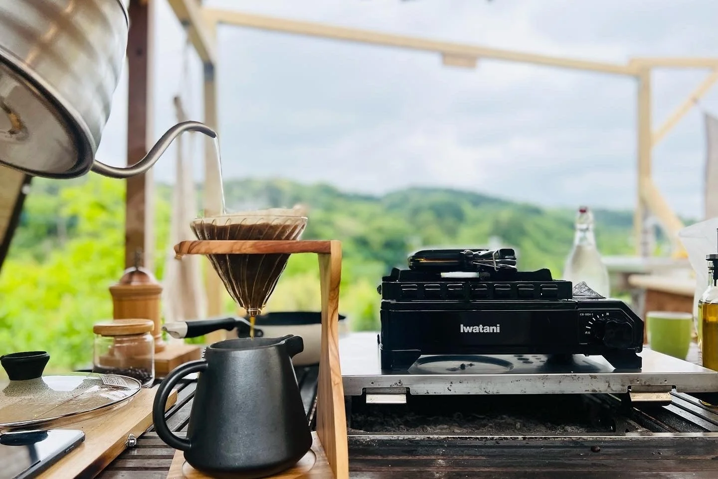 アウトドアでコーヒーを淹れる