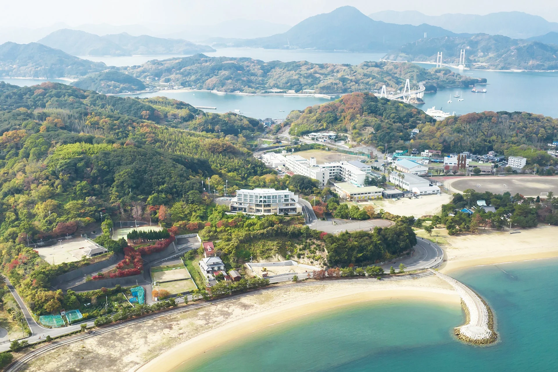 瀬戸内海の海岸線の空撮