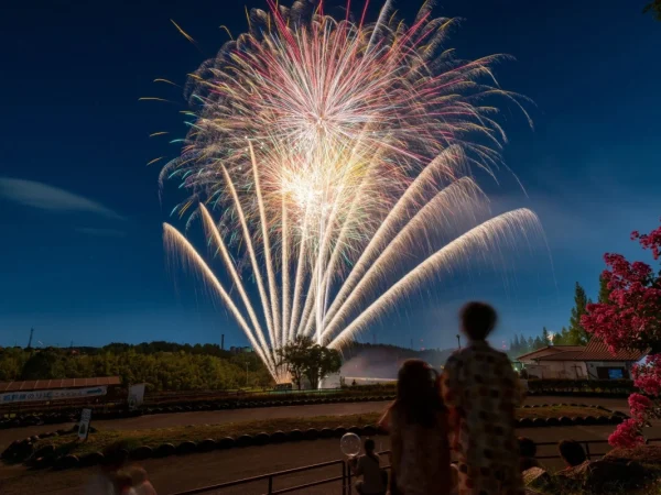 食べて踊って大興奮！ハーベストの丘で8日間限定の「夏祭り」開催！ミニ花火ショーも見逃せない！