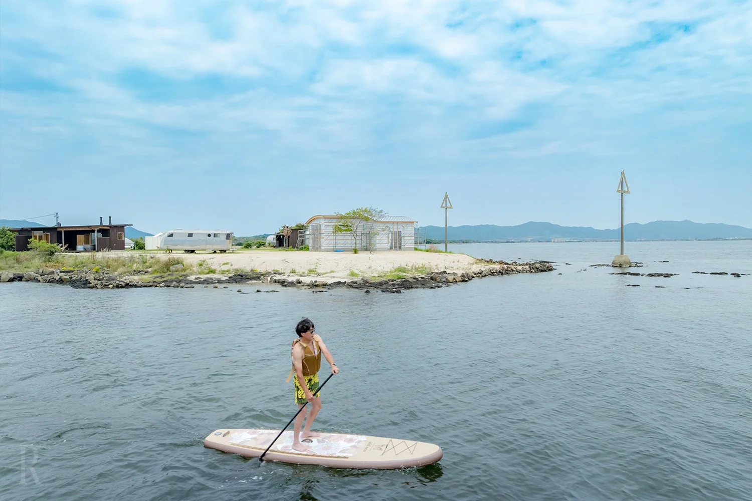 サップ,パドルボード,水上スポーツ,海,夏,青空,レジャー,アウトドア,ビーチ,ライフジャケット,建物,景色,自然,水辺