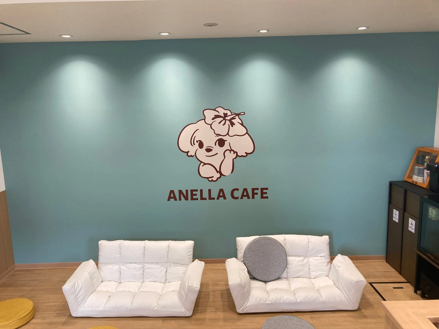 ANELLA CAFEのカフェ内観
