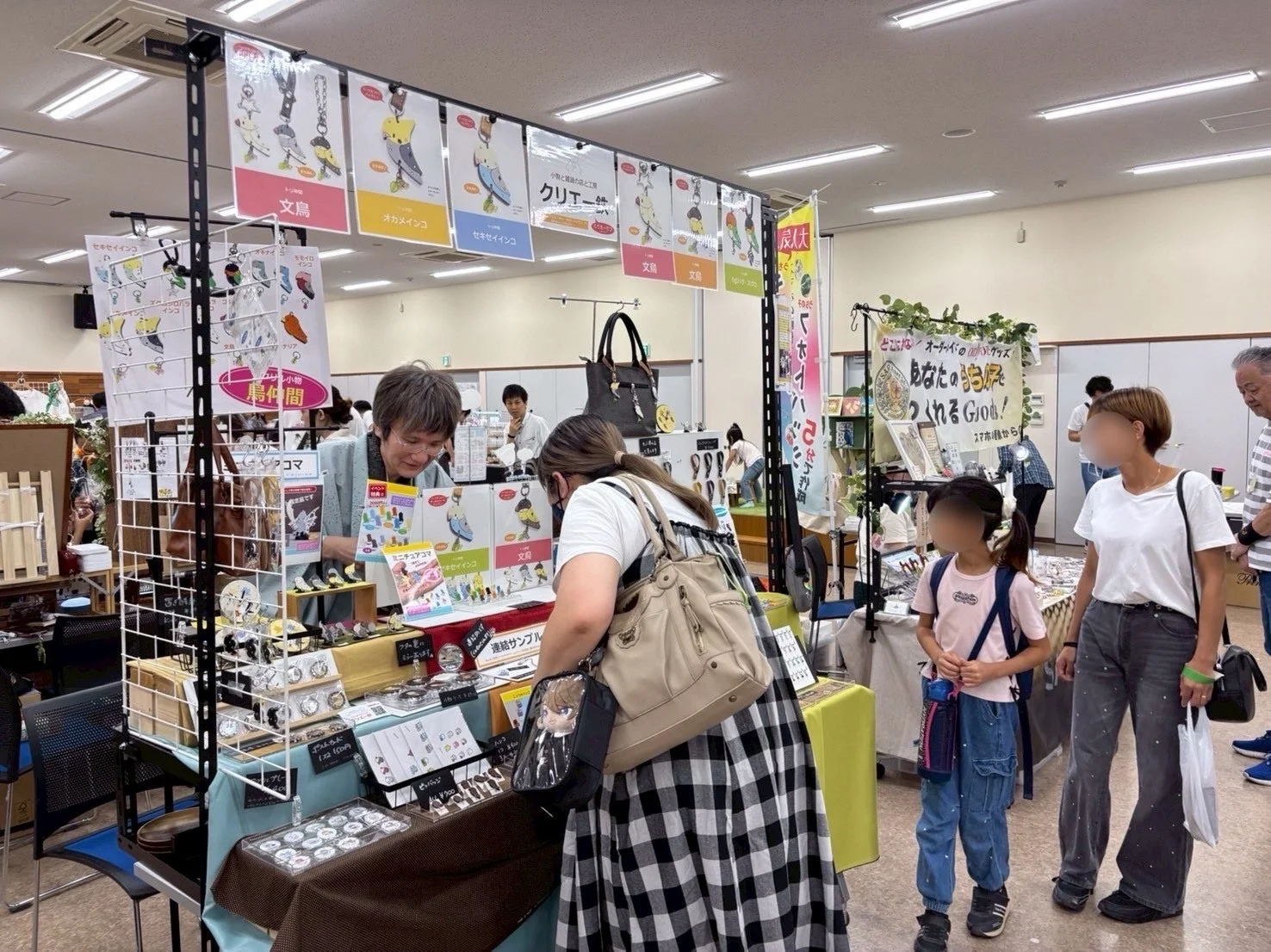 鳥グッズの販売ブース