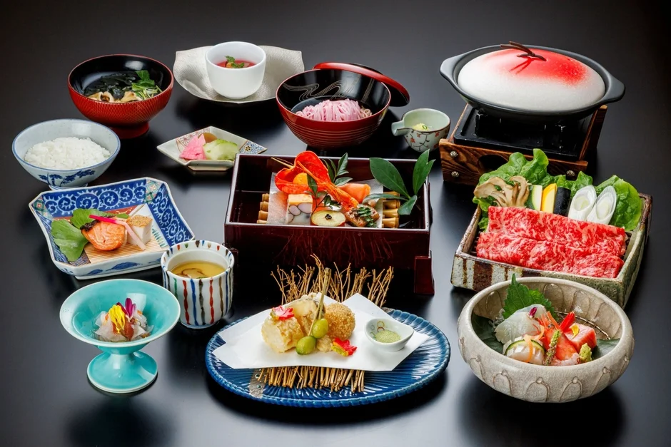 豪華な日本料理の会席膳